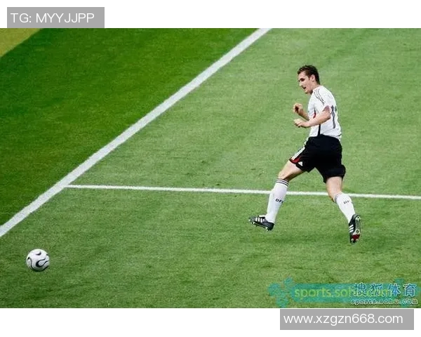 足球场上的23号传奇球星背后的故事与辉煌成就解析