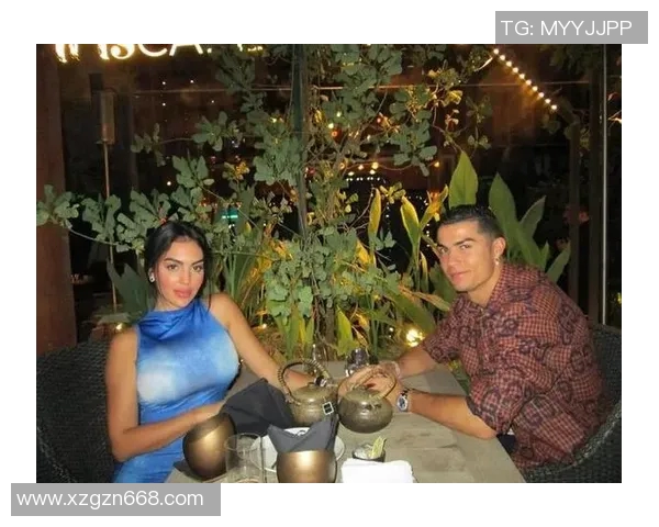 足球球星绯闻频传：恋情曝光引发热议，私人生活成媒体焦点